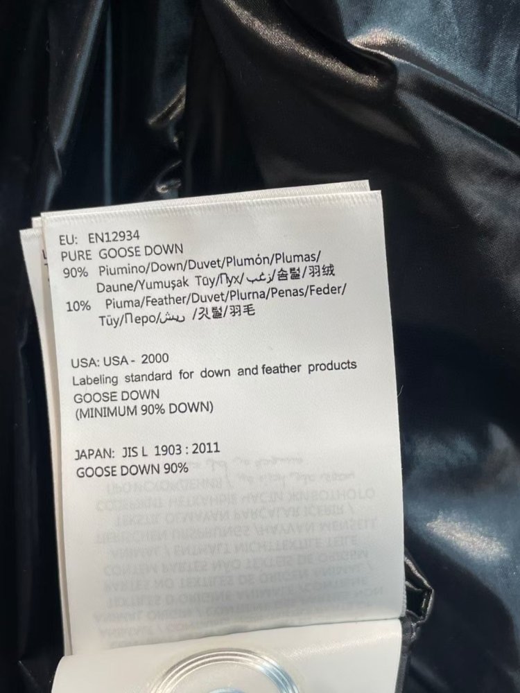 Длинная куртка пуховик с большим воротником из лисьего меха фото 9