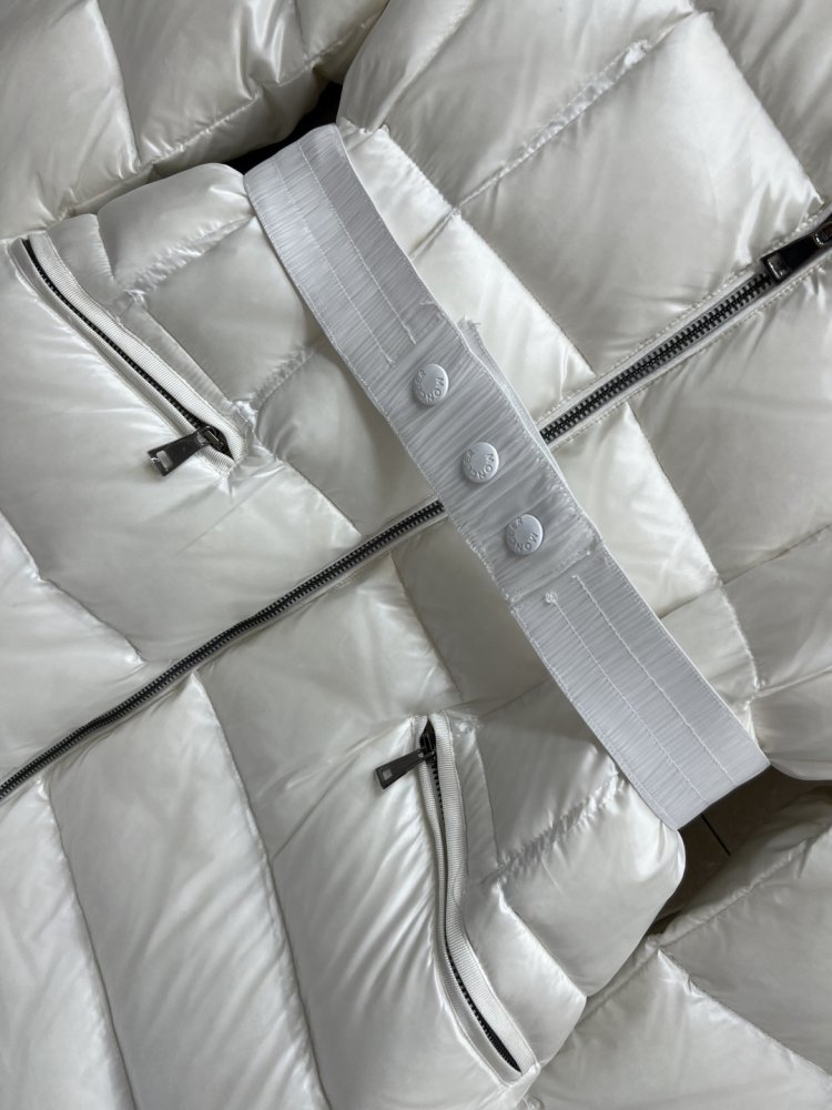 Длинная куртка пуховик с капюшоном и меховым воротником фото 3