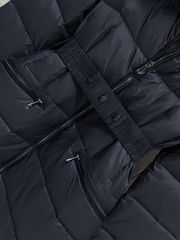 Длинная куртка пуховик с капюшоном и меховым воротником фото 3