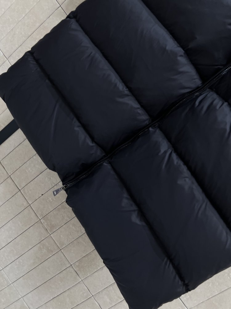 Длинная куртка пуховик с капюшоном и меховым воротником фото 4