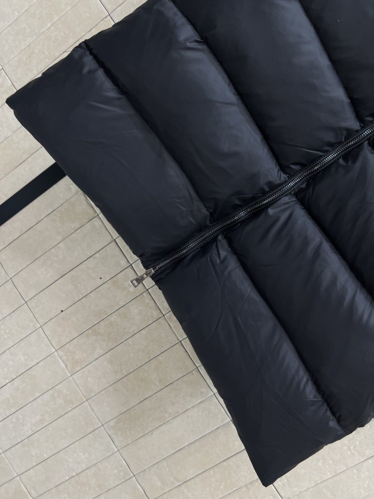 Длинная куртка пуховик с капюшоном и меховым воротником фото 4