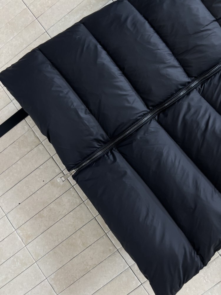 Длинная куртка пуховик с капюшоном и меховым воротником фото 4