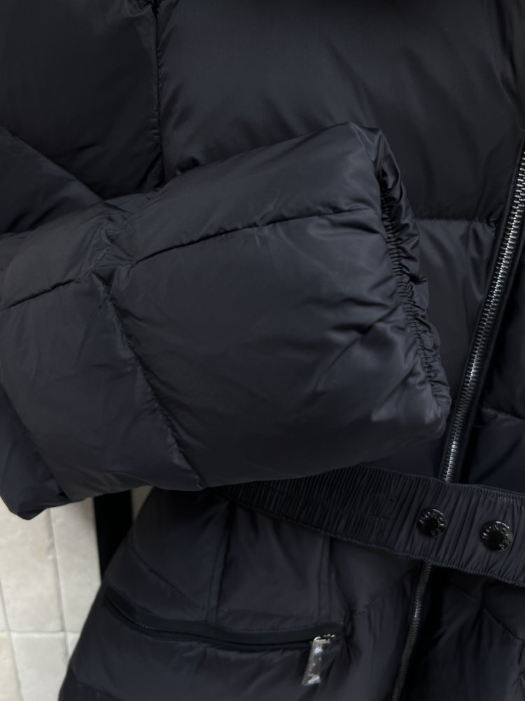 Длинная куртка пуховик с капюшоном и меховым воротником фото 6