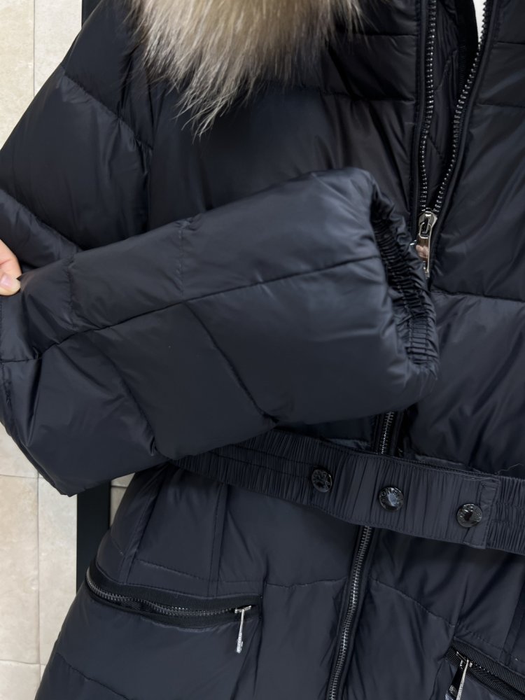 Длинная куртка пуховик с капюшоном и меховым воротником фото 6