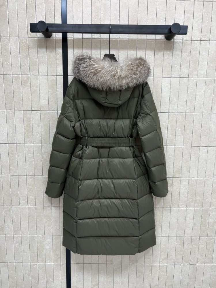 Длинная куртка пуховик с капюшоном и меховым воротником фото 7