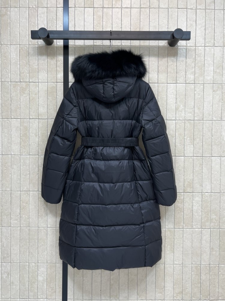 Длинная куртка пуховик с капюшоном и меховым воротником фото 7