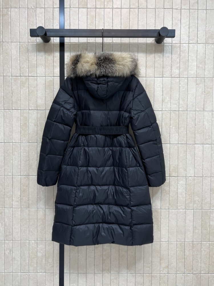 Длинная куртка пуховик с капюшоном и меховым воротником фото 7