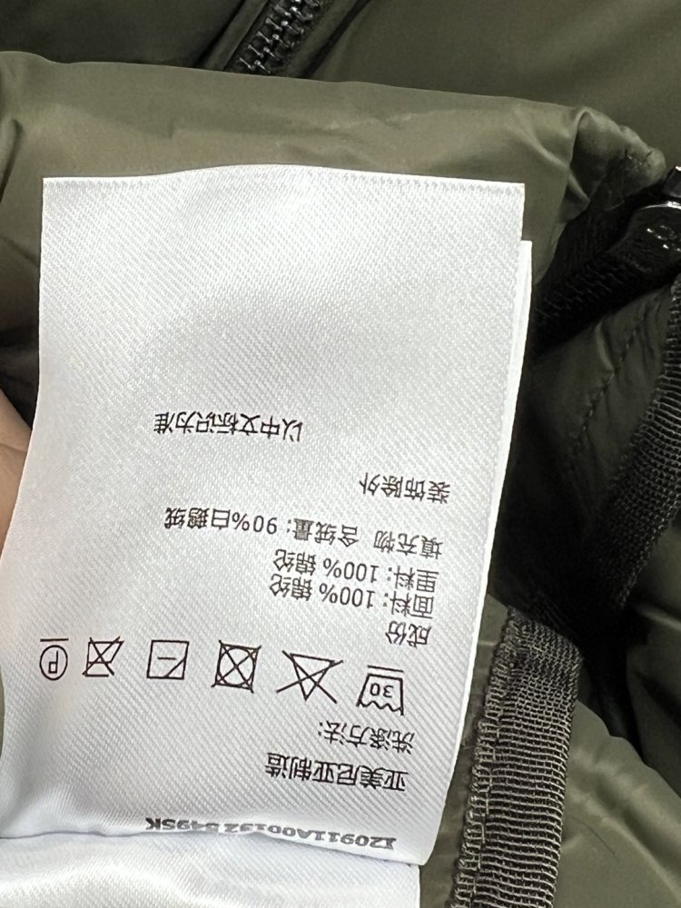 Длинная куртка пуховик с капюшоном и меховым воротником фото 9