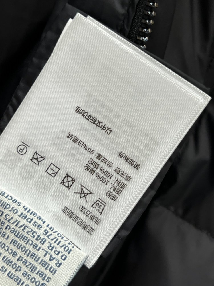 Длинная куртка пуховик с капюшоном и меховым воротником фото 9