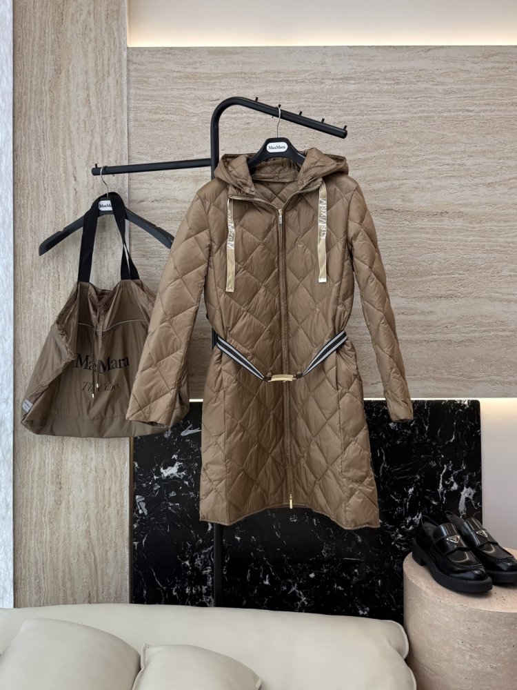 Длинная куртка пуховик с поясом и застежкой молнией