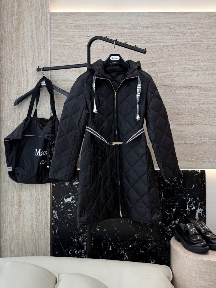 Довга куртка пуховик з поясом і застібкою блискавкою