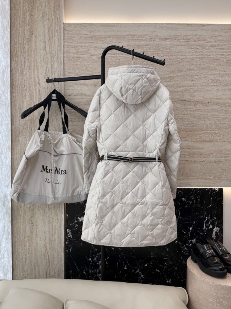 Длинная куртка пуховик с поясом и застежкой молнией фото 2