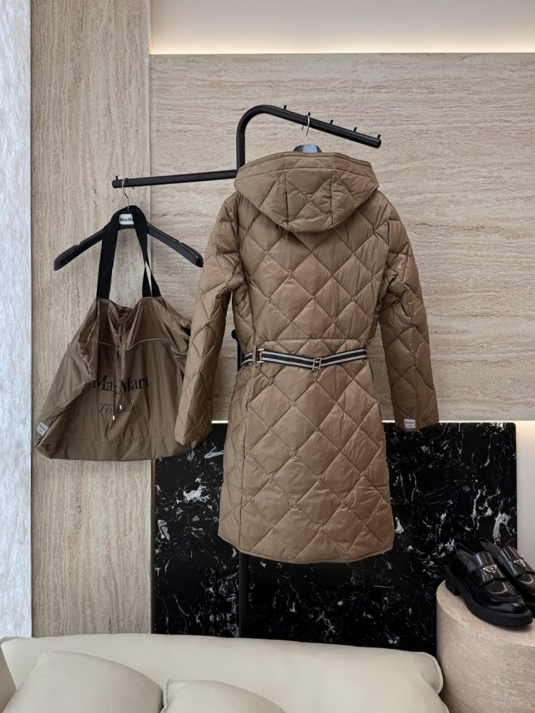 Длинная куртка пуховик с поясом и застежкой молнией фото 2