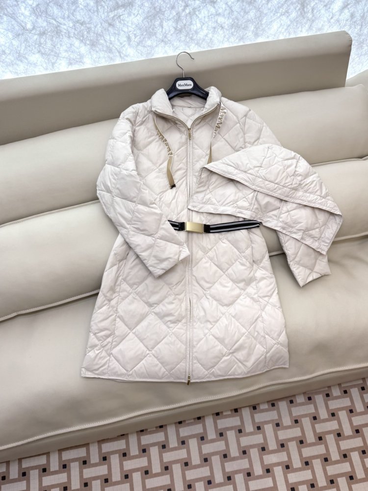 Длинная куртка пуховик с поясом и застежкой молнией фото 5