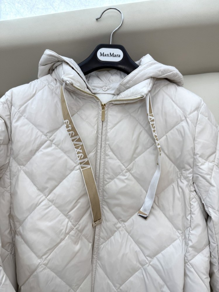 Длинная куртка пуховик с поясом и застежкой молнией фото 6