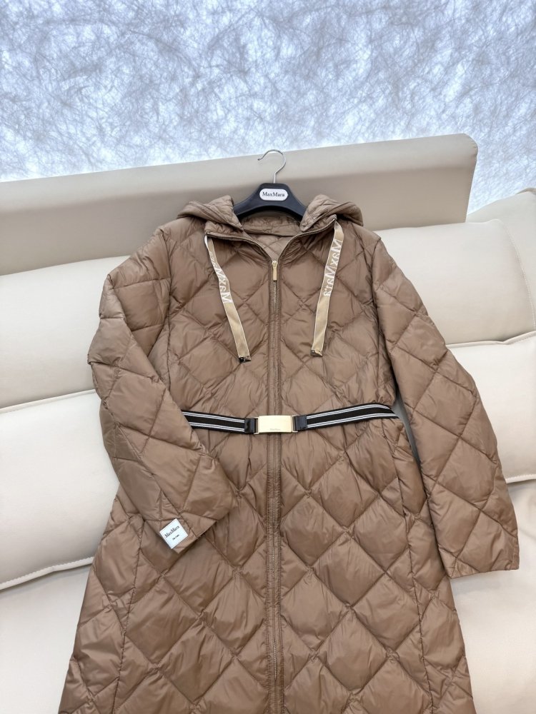 Длинная куртка пуховик с поясом и застежкой молнией фото 6