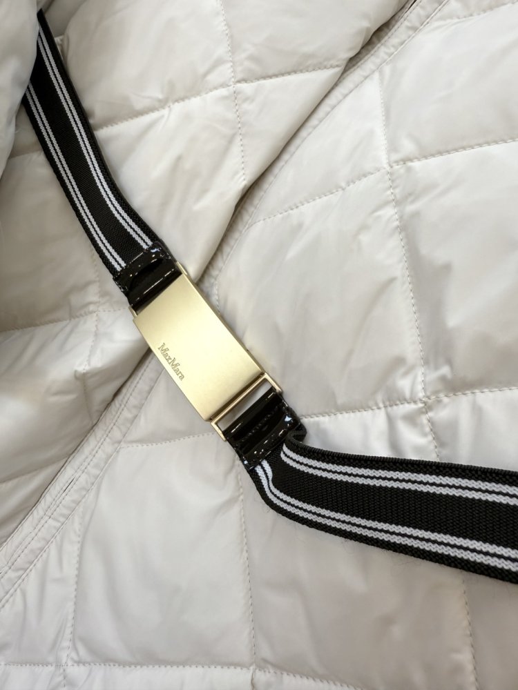 Длинная куртка пуховик с поясом и застежкой молнией фото 7