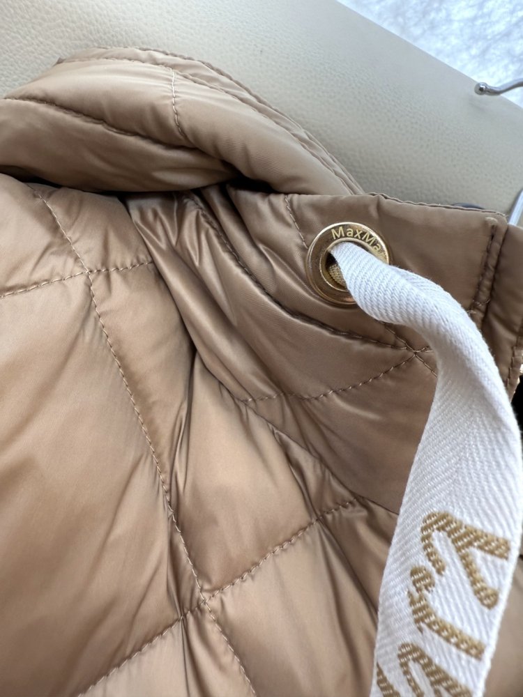 Длинная куртка пуховик с поясом и застежкой молнией фото 7