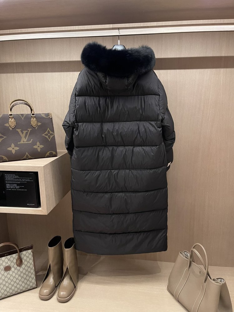 Длинная куртка пуховик с воротником из лисьего меха фото 2