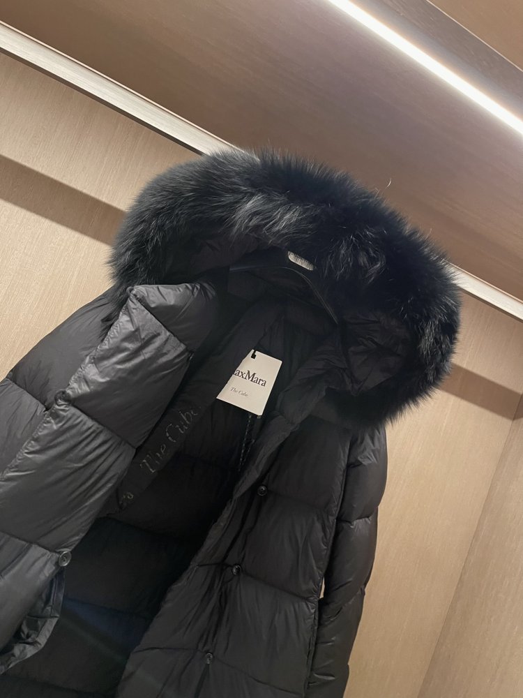 Длинная куртка пуховик с воротником из лисьего меха фото 5