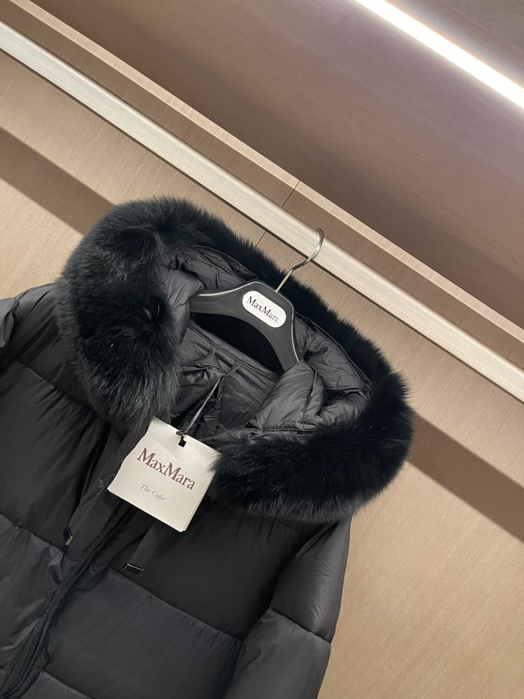 Длинная куртка пуховик с воротником из лисьего меха фото 5