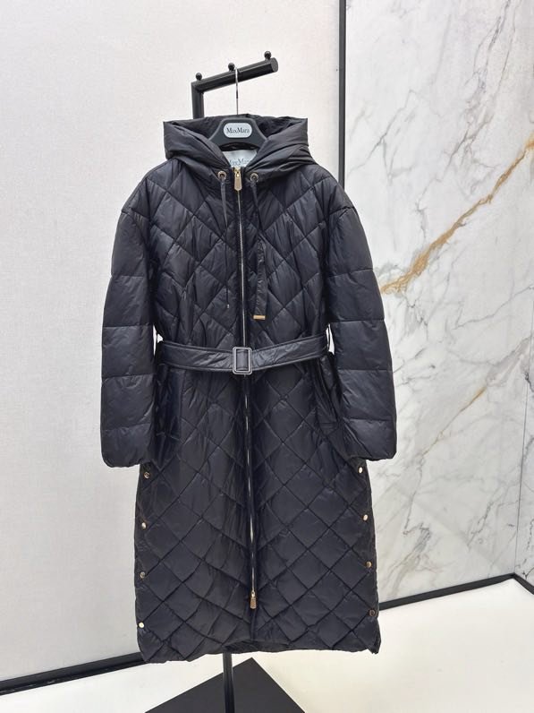 Long feather jacket from hood