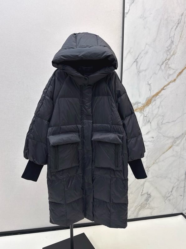 Long feather jacket from hood