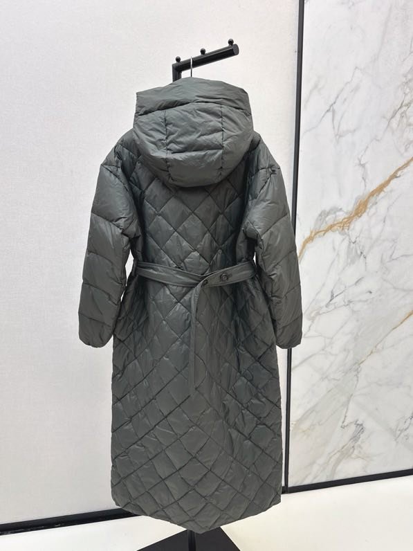Длинная пуховая куртка с капюшоном фото 2