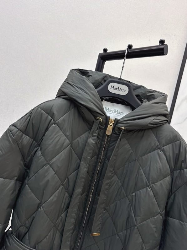 Длинная пуховая куртка с капюшоном фото 3