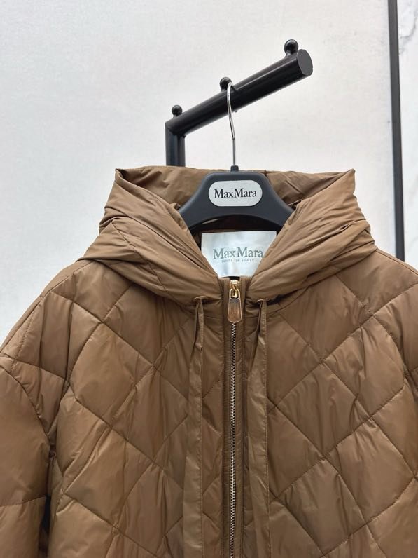 Длинная пуховая куртка с капюшоном фото 4