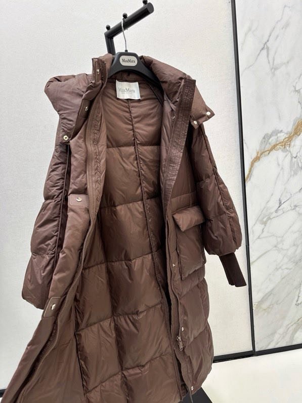 Довга пухова куртка з капюшоном фото 4