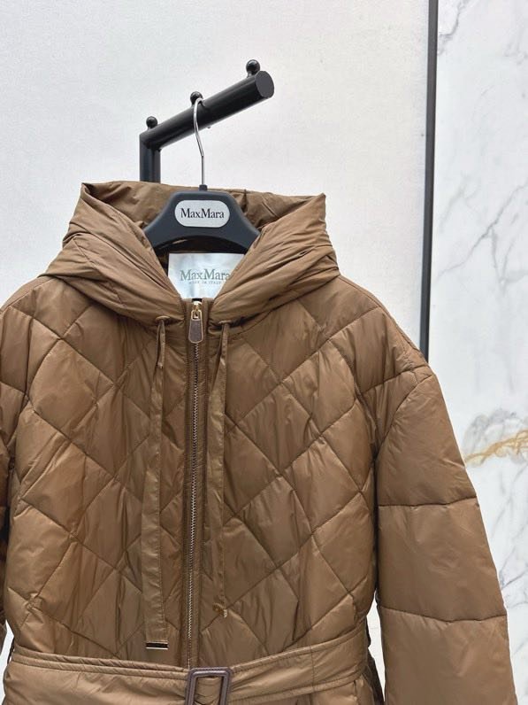 Длинная пуховая куртка с капюшоном фото 5