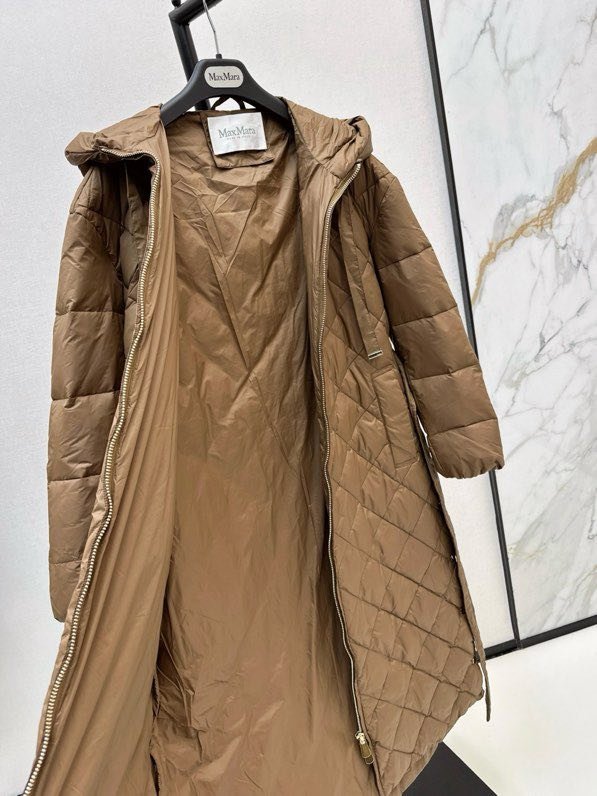 Длинная пуховая куртка с капюшоном фото 8