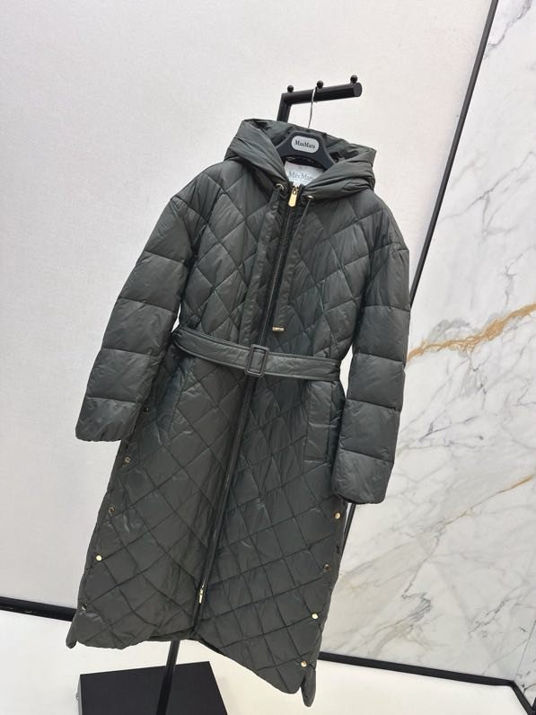 Длинная пуховая куртка с капюшоном фото 8