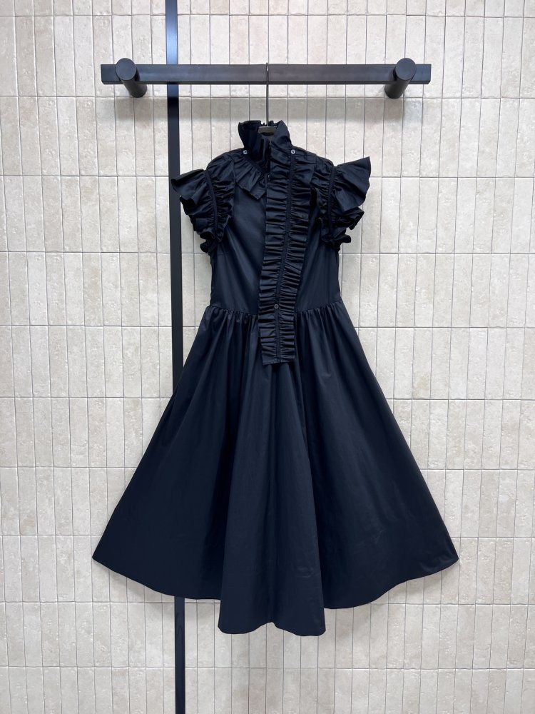 Довге мереживне Плаття, Сукня