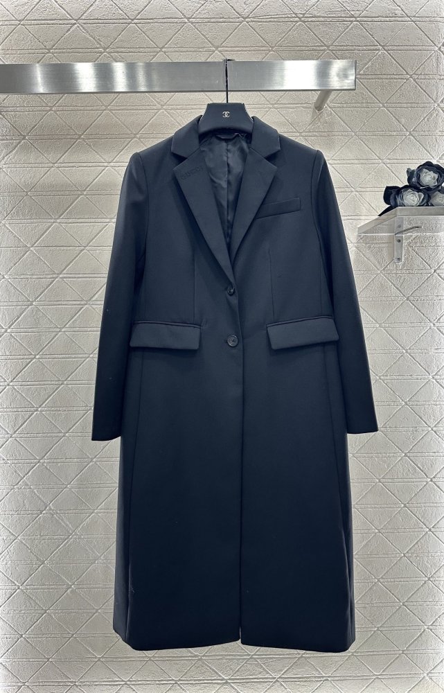 Long coat from direct lapels