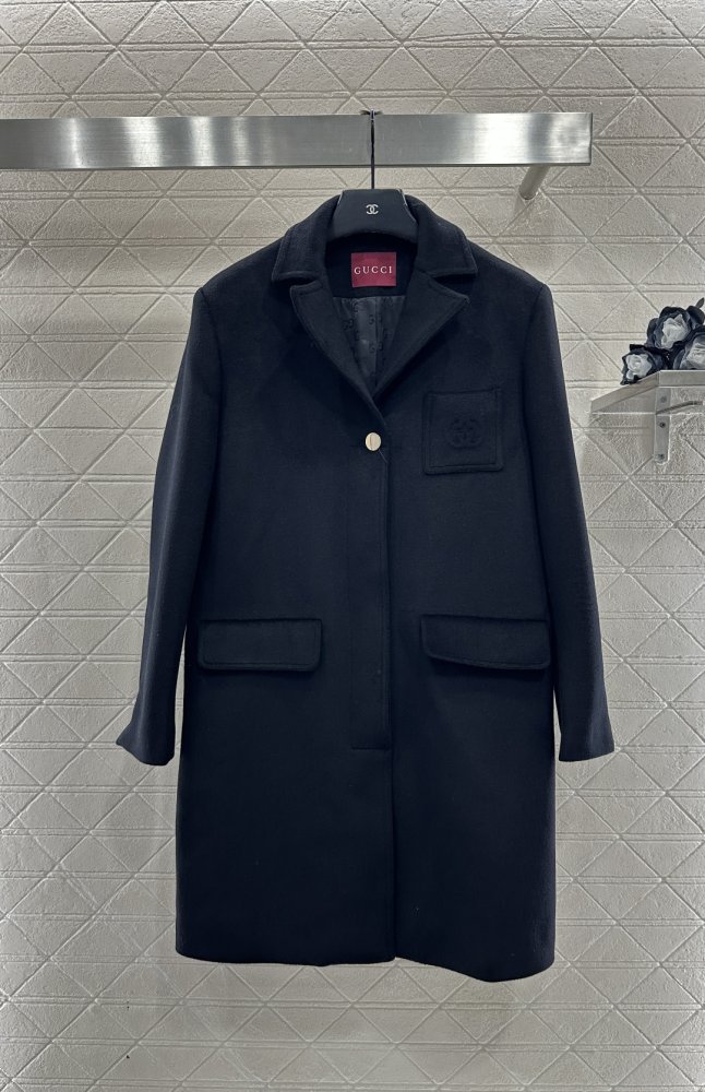 Long coat from direct shoulders and lapels