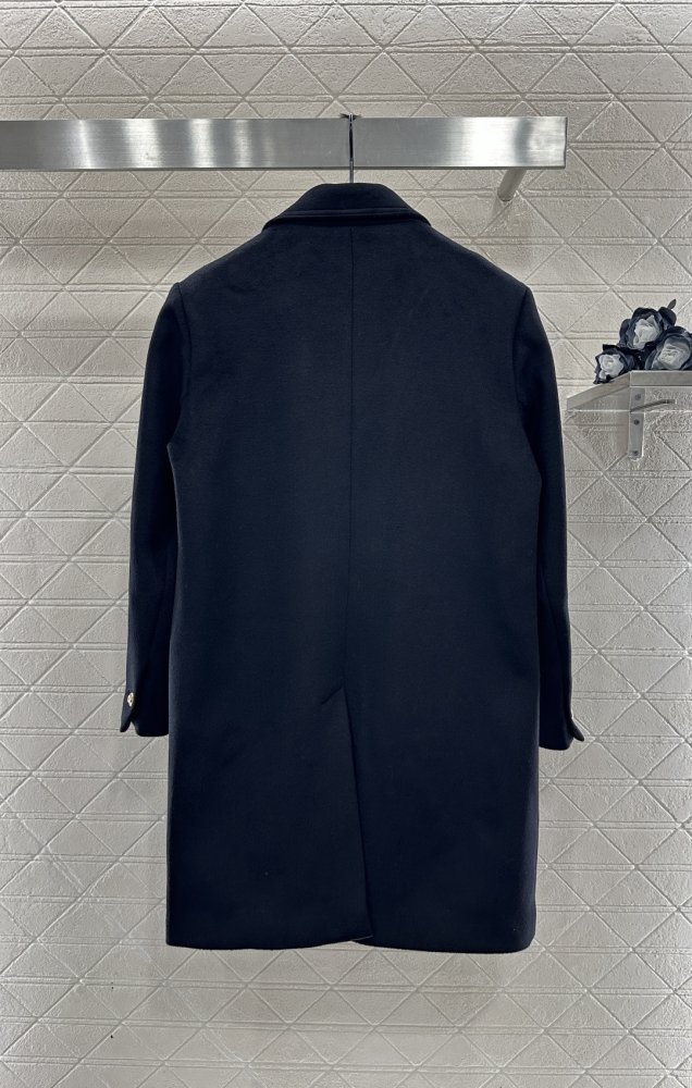 Long coat from direct shoulders and lapels фото 2