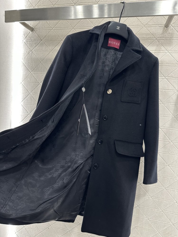 Long coat from direct shoulders and lapels фото 3