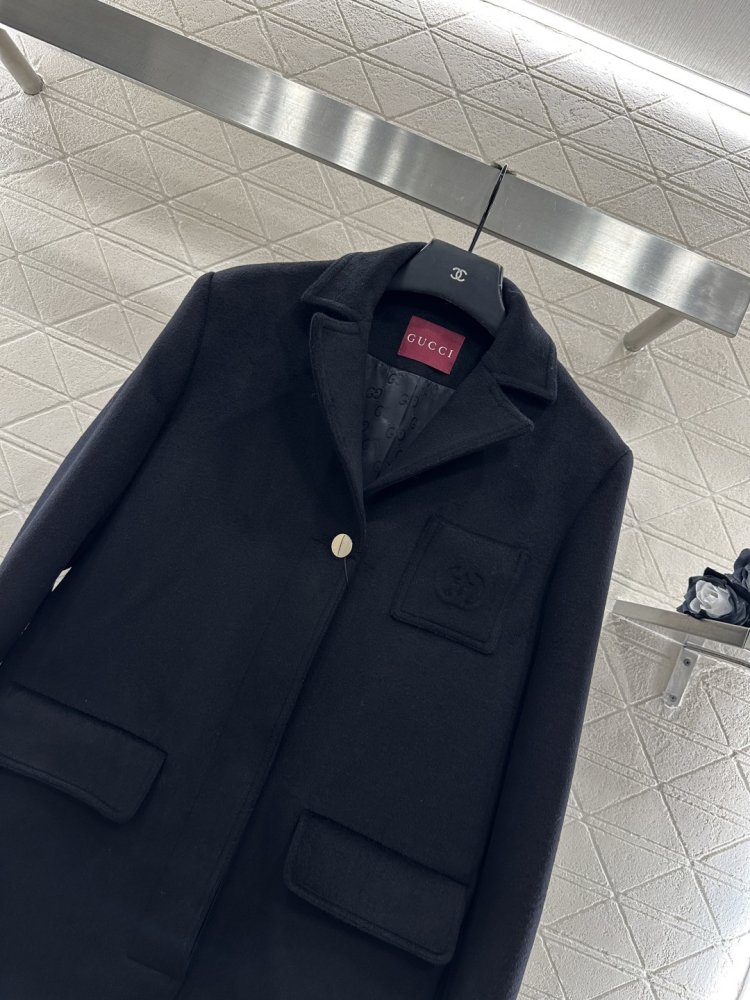 Long coat from direct shoulders and lapels фото 4