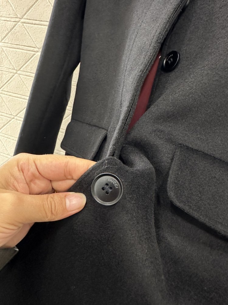 Long coat from direct shoulders and lapels фото 6