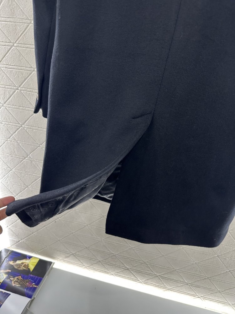 Long coat from direct shoulders and lapels фото 8