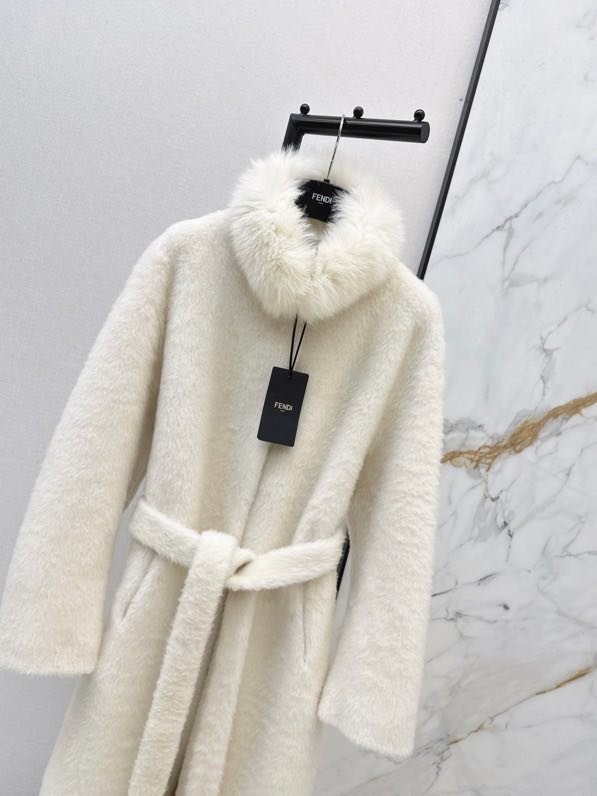 Довге пальто з коміром з лисячого хутра фото 2