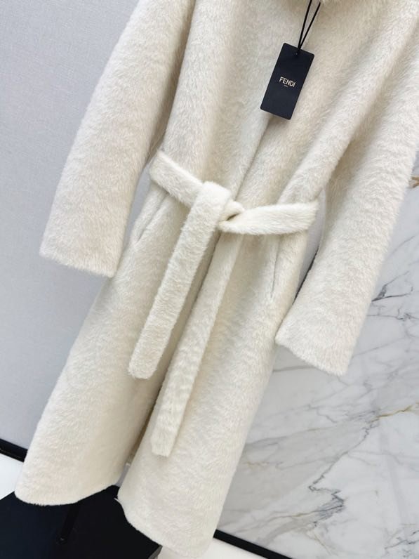 Довге пальто з коміром з лисячого хутра фото 4