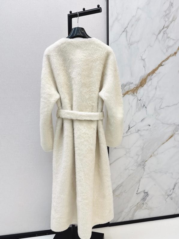 Довге пальто з коміром з лисячого хутра фото 8