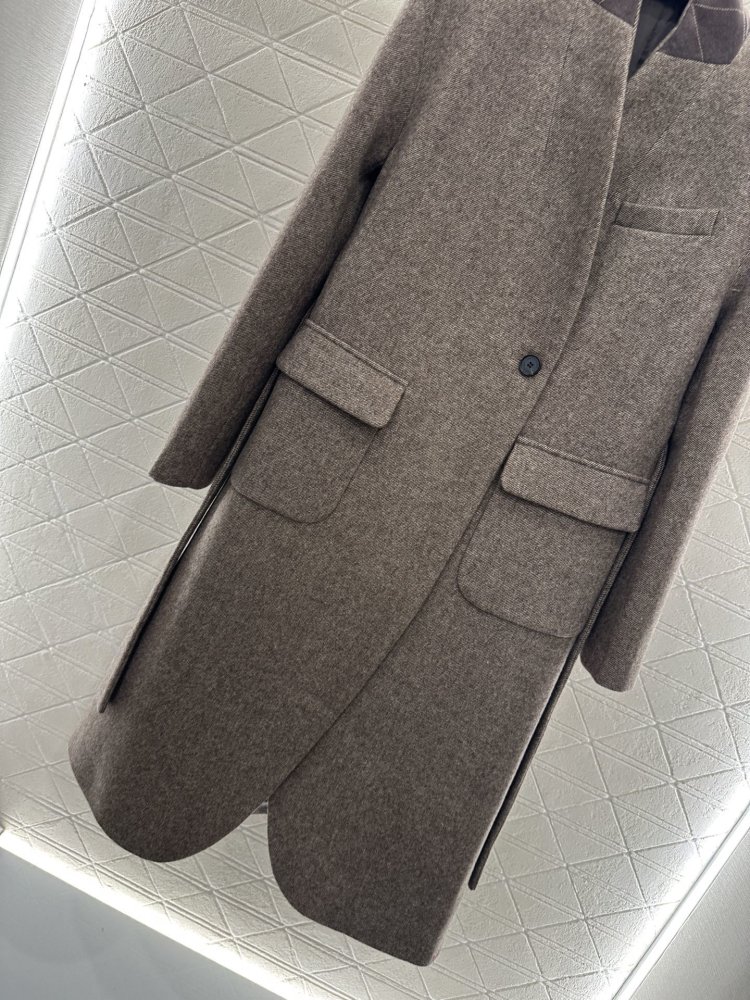 Длинное пальто с воротником стойкой и поясом фото 5