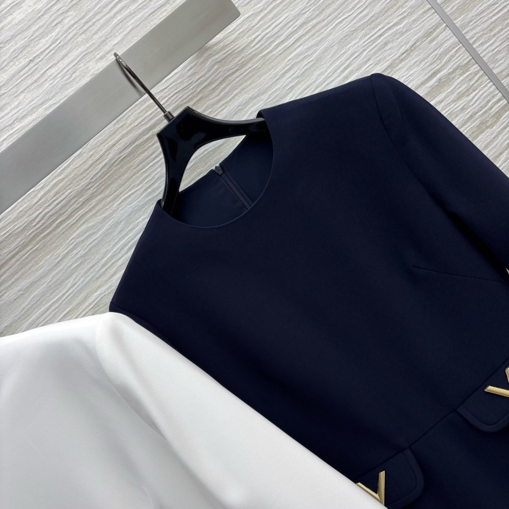 Длинное платье с V-образным вырезом фото 2