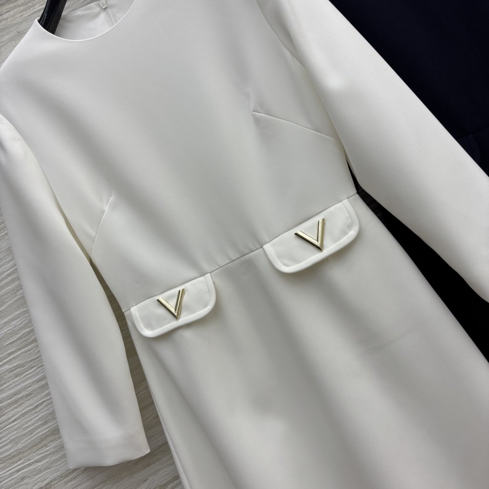 Длинное платье с V-образным вырезом фото 3