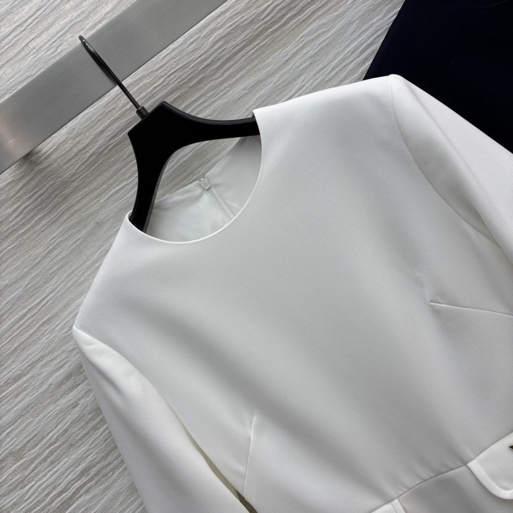 Длинное платье с V-образным вырезом фото 4