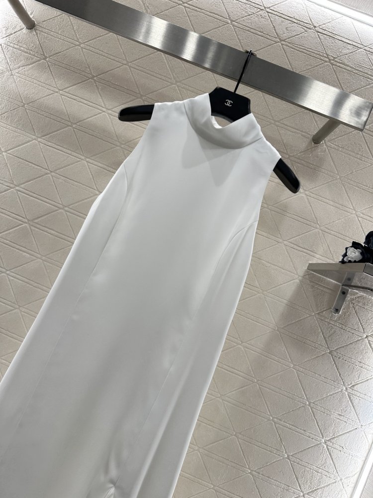 Довге Плаття, Сукня з коміром халтером і розрізом фото 3